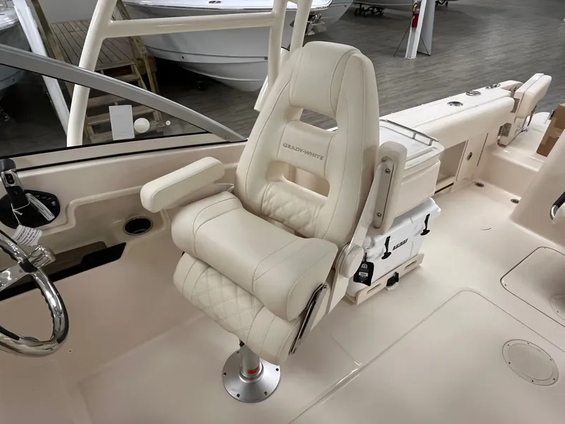 Slide: The Image of Grady-White Freedom 235 2026 - 16