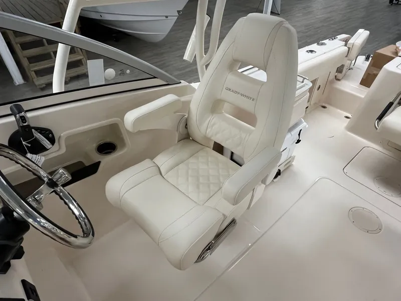 Slide: The Image of Grady-White Freedom 235 2026 - 17