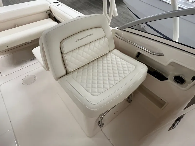 Slide: The Image of Grady-White Freedom 235 2026 - 19