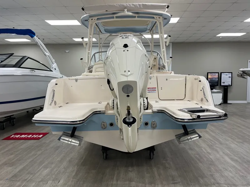 Slide: The Image of Grady-White Freedom 235 2026 - 4