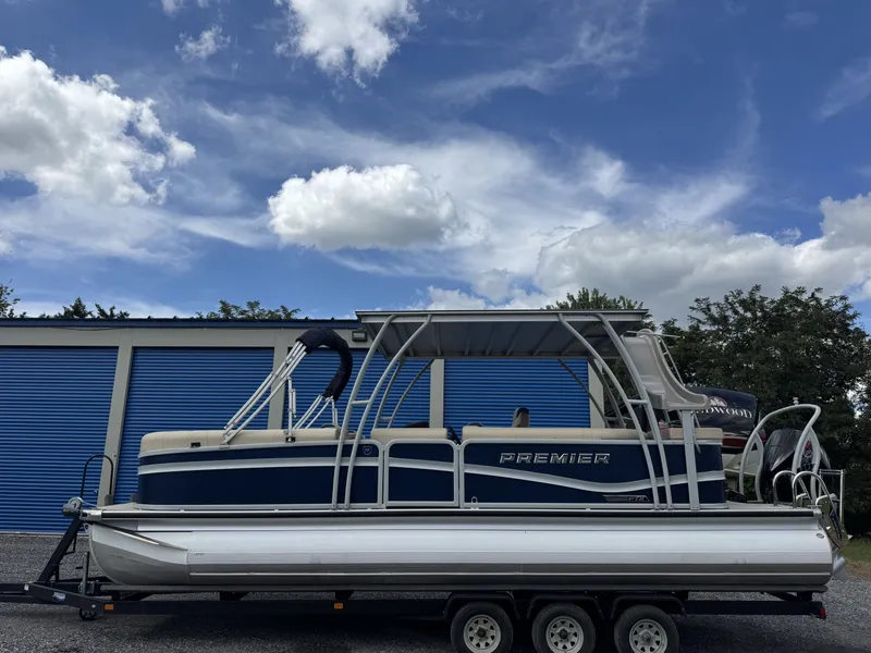 Slide: The Image of Premier 250 Solaris Upper Deck 2024 - 1