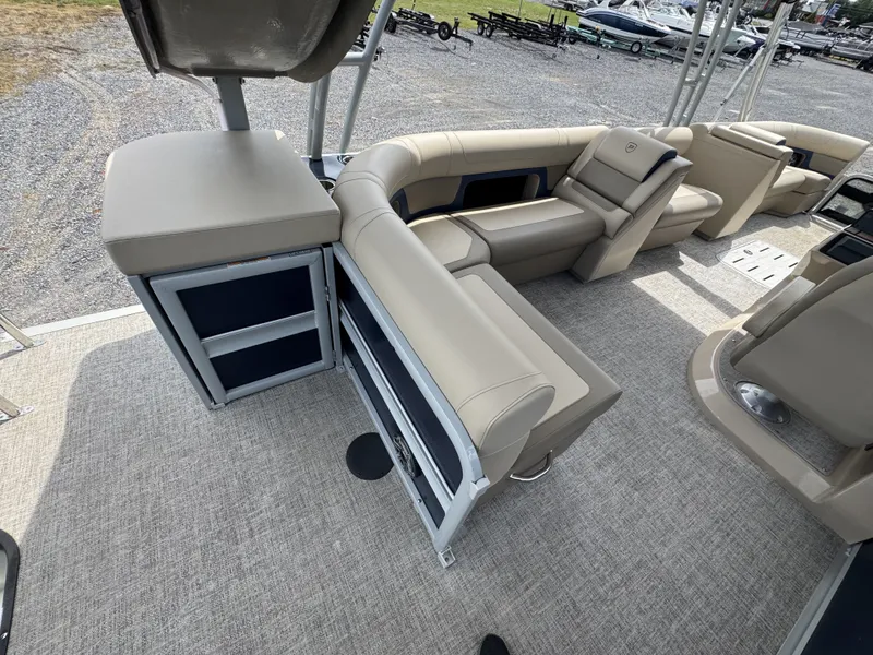 Slide: The Image of Premier 250 Solaris Upper Deck 2024 - 14