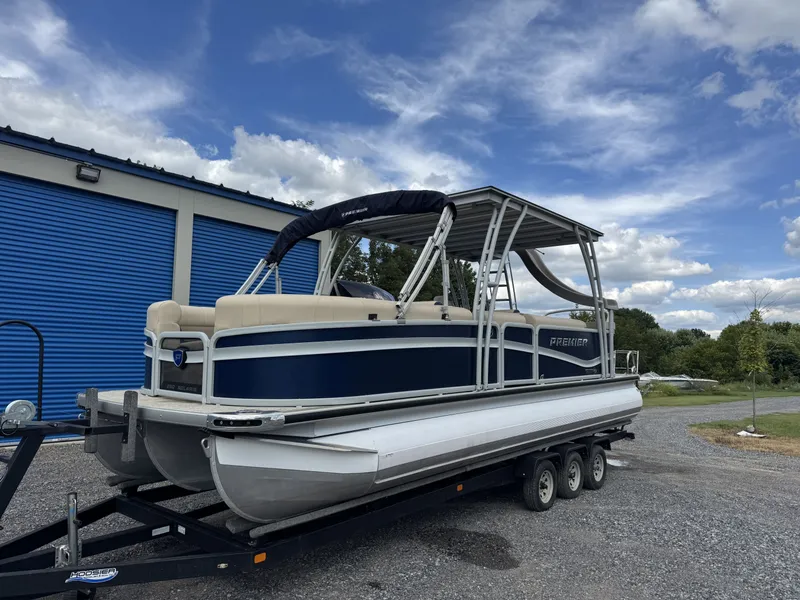 Slide: The Image of Premier 250 Solaris Upper Deck 2024 - 18