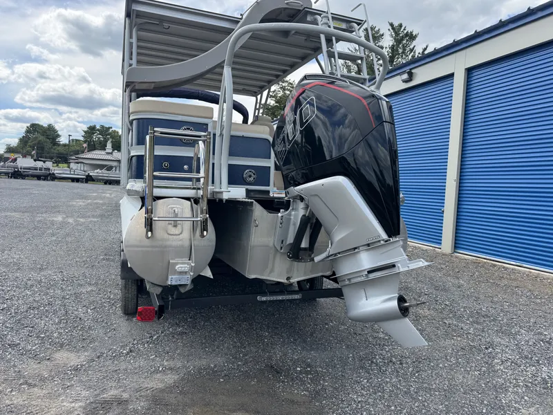 Slide: The Image of Premier 250 Solaris Upper Deck 2024 - 21