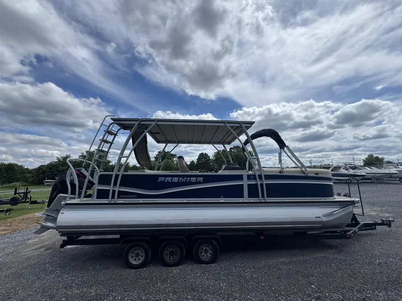 Slide: The Image of Premier 250 Solaris Upper Deck 2024 - 22