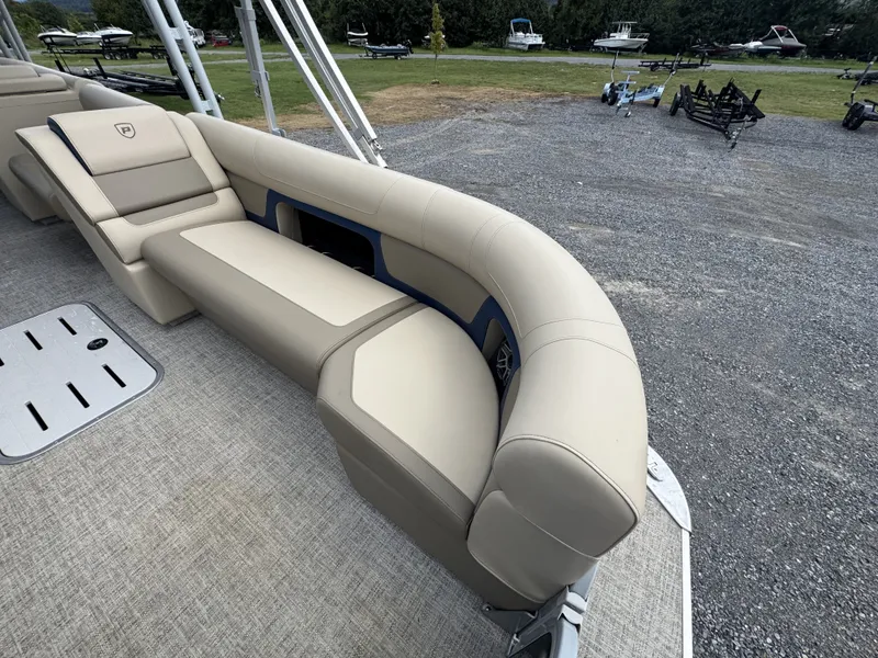 Slide: The Image of Premier 250 Solaris Upper Deck 2024 - 24