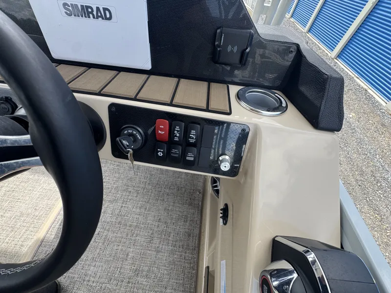 Slide: The Image of Premier 250 Solaris Upper Deck 2024 - 30