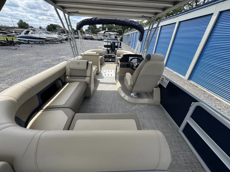 Slide: The Image of Premier 250 Solaris Upper Deck 2024 - 32