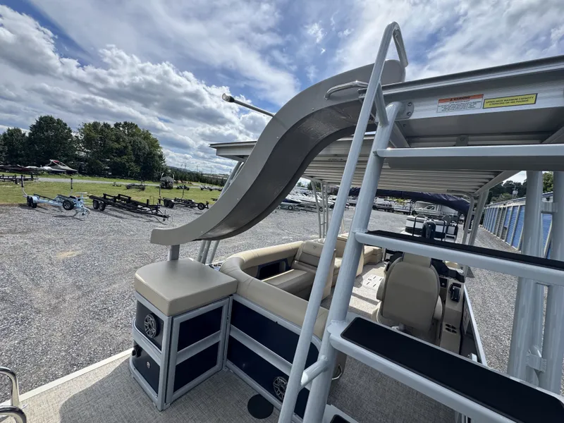 Slide: The Image of Premier 250 Solaris Upper Deck 2024 - 34