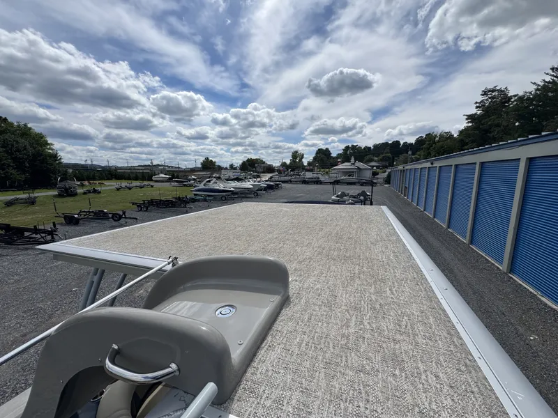 Slide: The Image of Premier 250 Solaris Upper Deck 2024 - 35