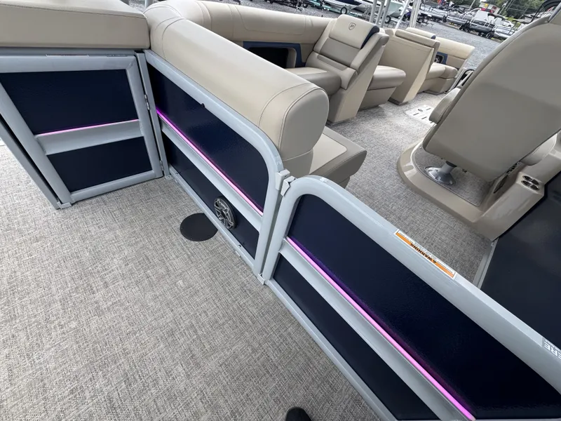 Slide: The Image of Premier 250 Solaris Upper Deck 2024 - 36