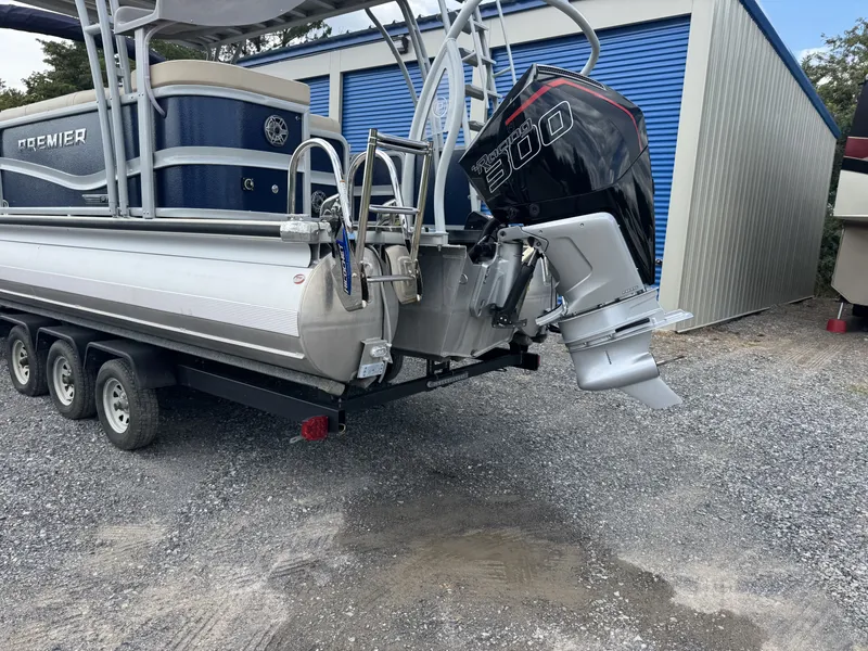 Slide: The Image of Premier 250 Solaris Upper Deck 2024 - 4