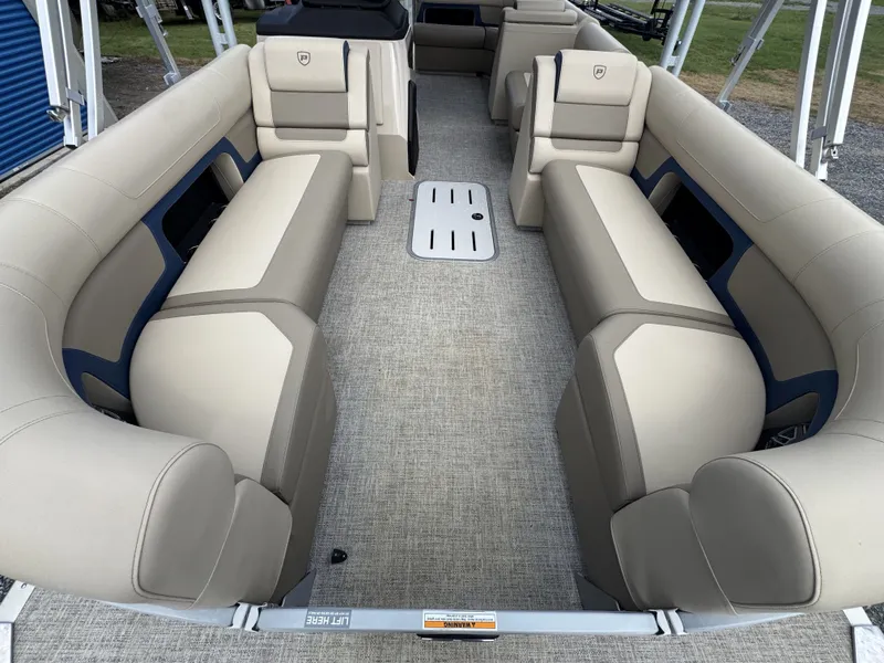 Slide: The Image of Premier 250 Solaris Upper Deck 2024 - 7