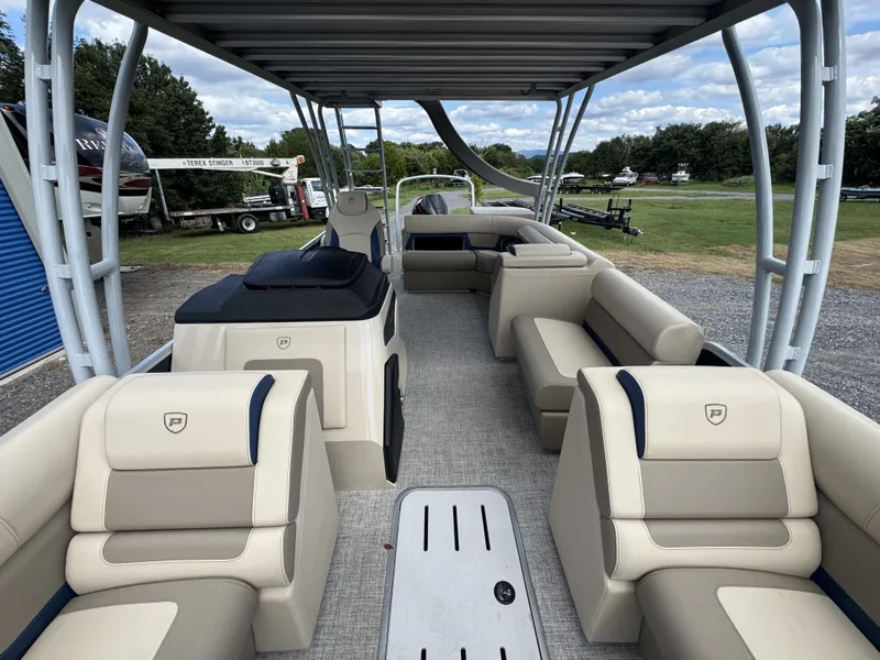 Slide: The Image of Premier 250 Solaris Upper Deck 2024 - 9