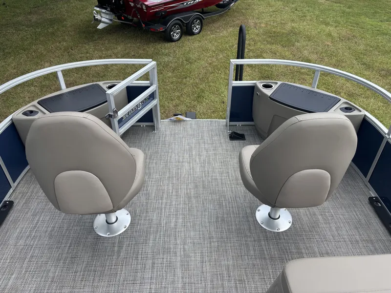 Slide: The Image of Ranger REATA CLASSIC SERIES 200F 2026 - 8