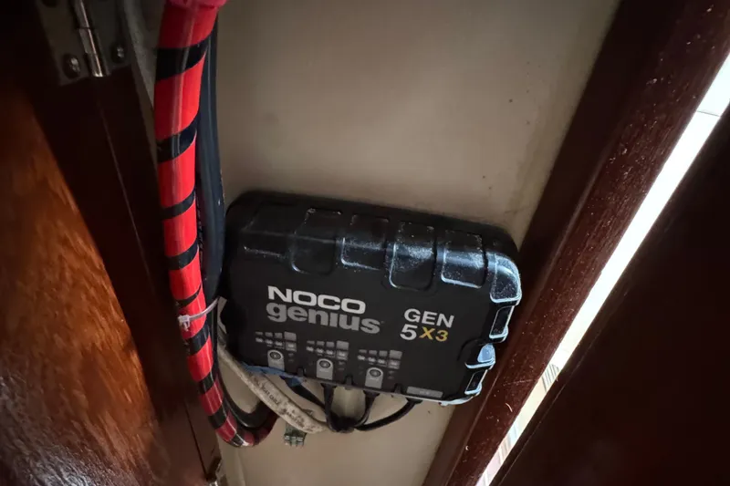 Slide: The Image of NOCO Genius GEN 5X3 charger installed on 2008 Gemini 105Mc boat. - 33