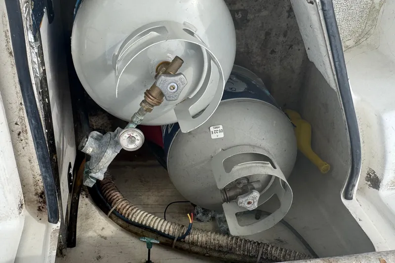 Slide: The Image of Propane tanks in storage compartment of 2008 Gemini 105Mc boat. - 36