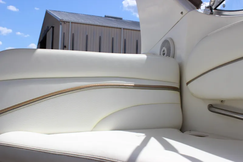 Slide: The Image of Interior of 2003 Wellcraft Martinique 2600 boat with white leather seating. - 18