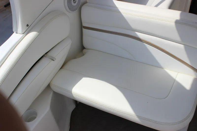 Slide: The Image of White leather seating on a 2003 Wellcraft Martinique 2600 boat interior. - 21
