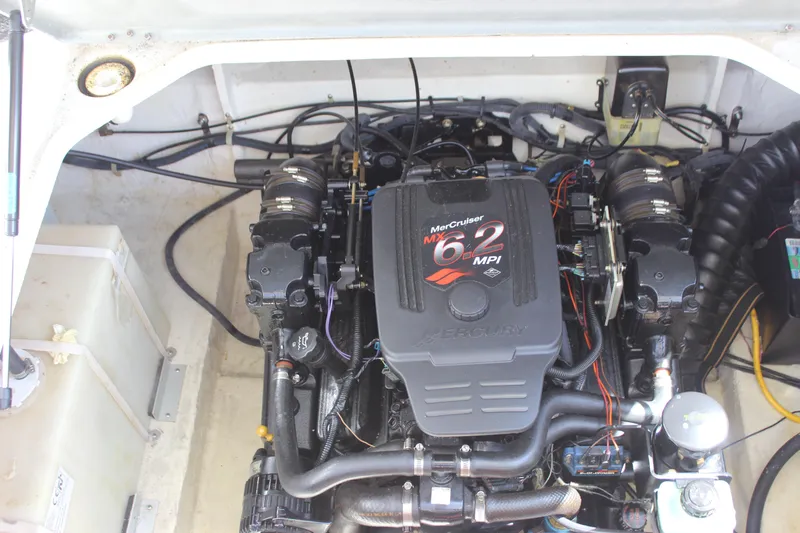Slide: The Image of Engine compartment of 2003 Wellcraft Martinique 2600 with MerCruiser 6.2 MPI engine. - 28