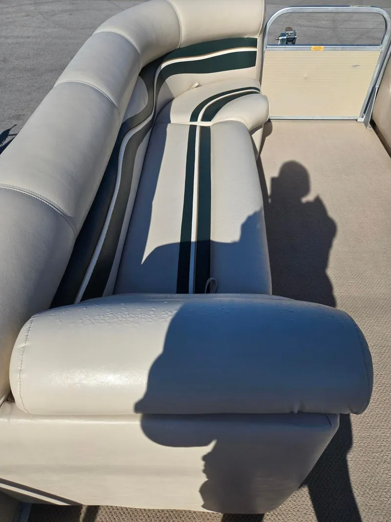 Slide: The Image of Premier Majestic 250 2000 - 15