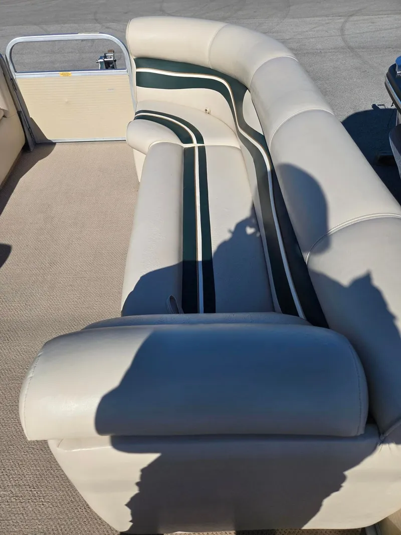 Slide: The Image of Premier Majestic 250 2000 - 16