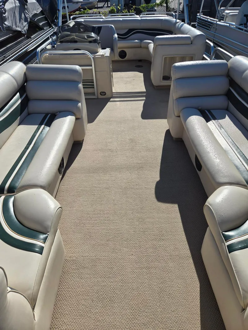 Slide: The Image of Premier Majestic 250 2000 - 4