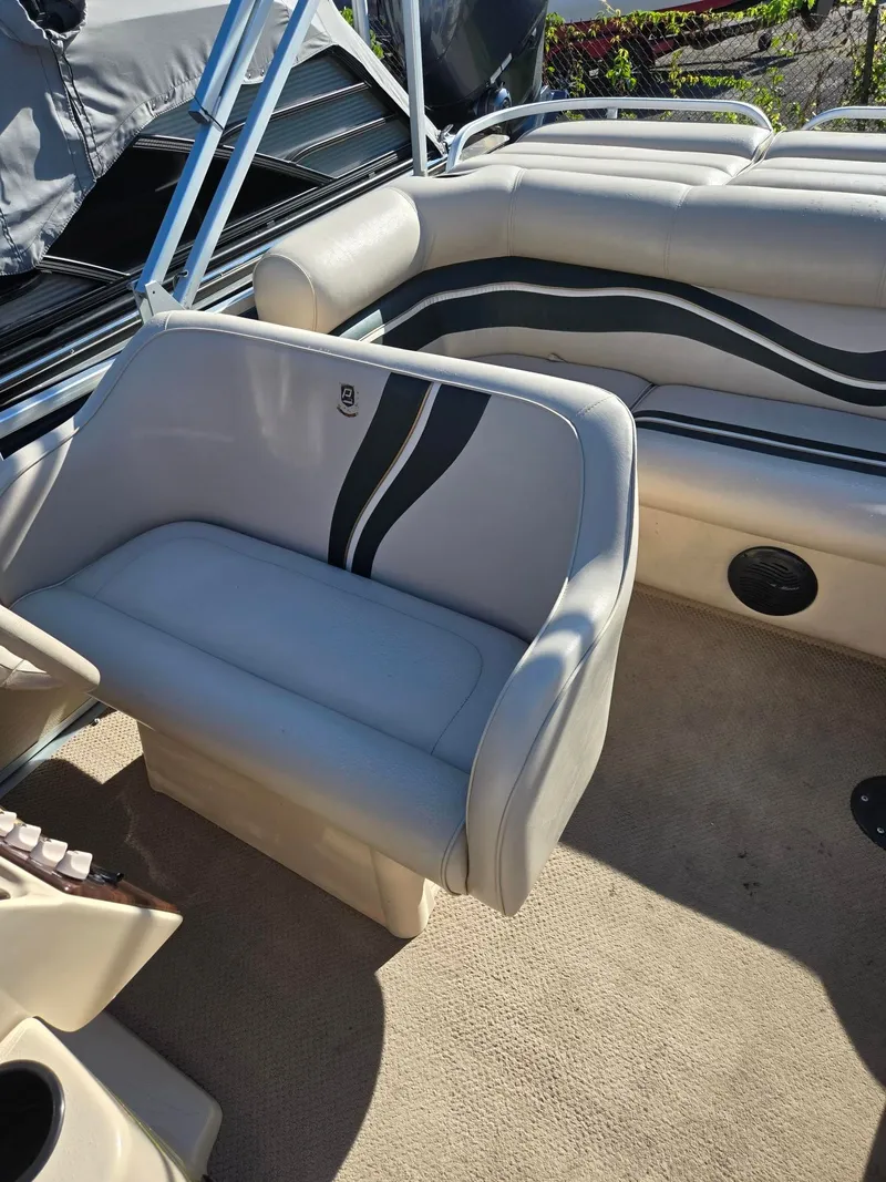 Slide: The Image of Premier Majestic 250 2000 - 8