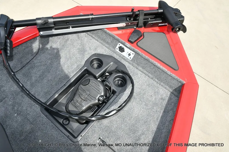 Slide: The Image of Tracker Pro Team 175 2026 - 10