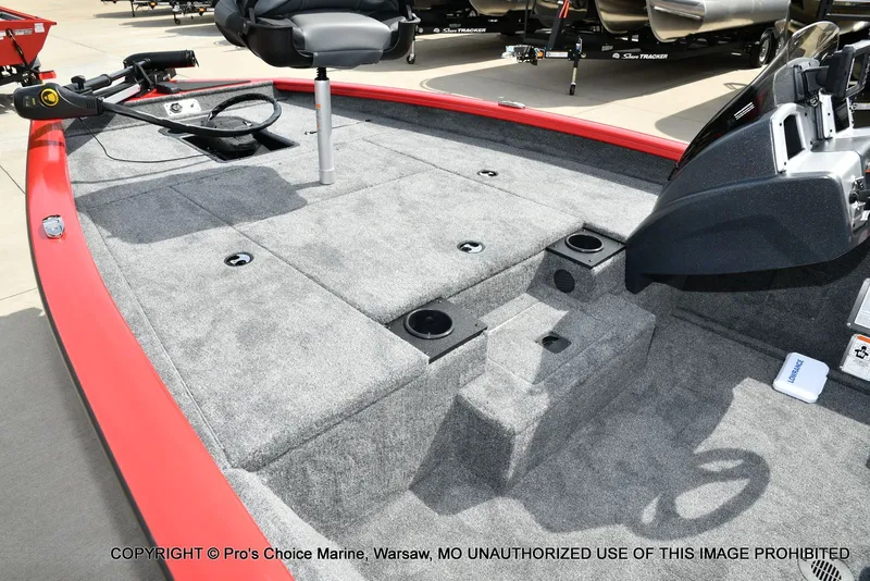 Slide: The Image of Tracker Pro Team 175 2026 - 12