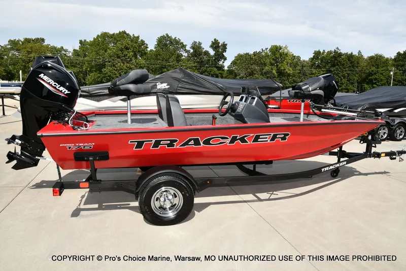 Slide: The Image of Tracker Pro Team 175 2026 - 17