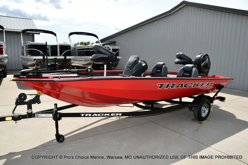 Slide: The Image of Tracker Pro Team 175 2026 - 22