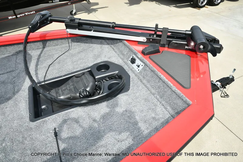 Slide: The Image of Tracker Pro Team 175 2026 - 27