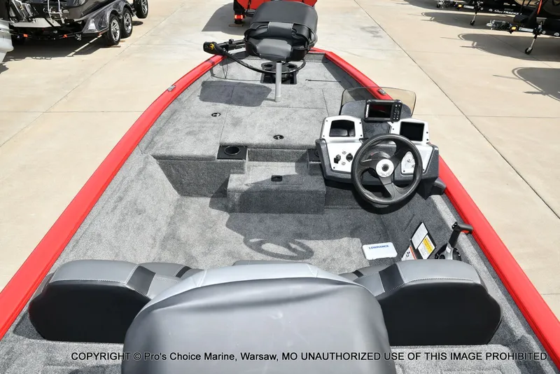 Slide: The Image of Tracker Pro Team 175 2026 - 33