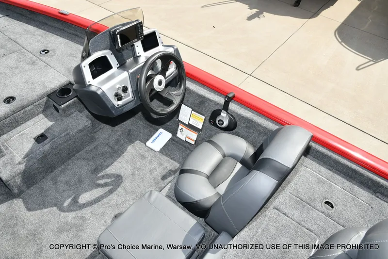 Slide: The Image of Tracker Pro Team 175 2026 - 34