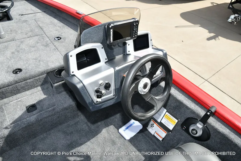 Slide: The Image of Tracker Pro Team 175 2026 - 35