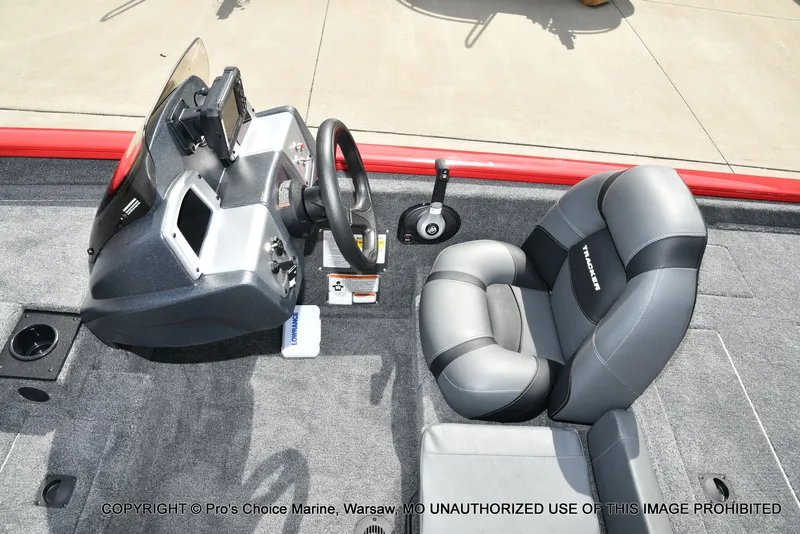 Slide: The Image of Tracker Pro Team 175 2026 - 36