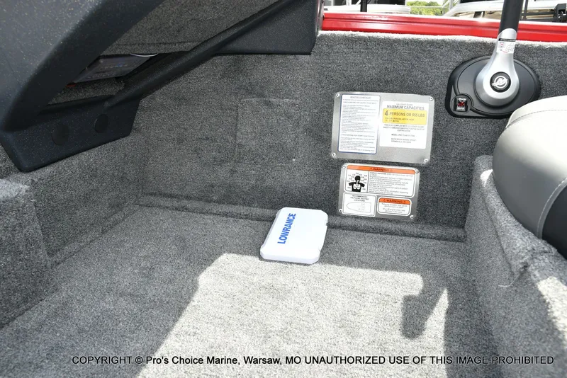 Slide: The Image of Tracker Pro Team 175 2026 - 37