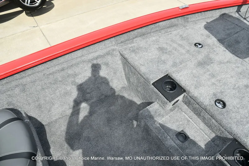 Slide: The Image of Tracker Pro Team 175 2026 - 39