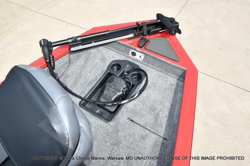 Slide: The Image of Tracker Pro Team 175 2026 - 40