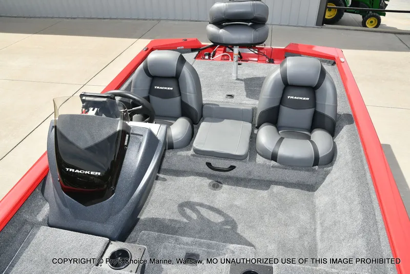 Slide: The Image of Tracker Pro Team 175 2026 - 41