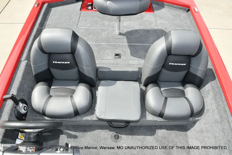 Slide: The Image of Tracker Pro Team 175 2026 - 42