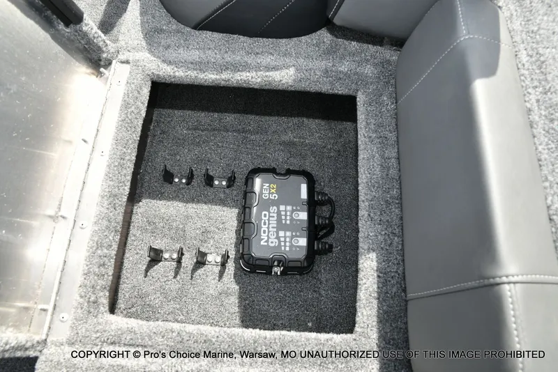 Slide: The Image of Tracker Pro Team 175 2026 - 46