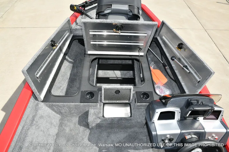 Slide: The Image of Tracker Pro Team 175 2026 - 47