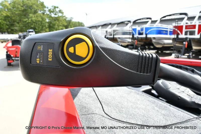 Slide: The Image of Tracker Pro Team 175 2026 - 5