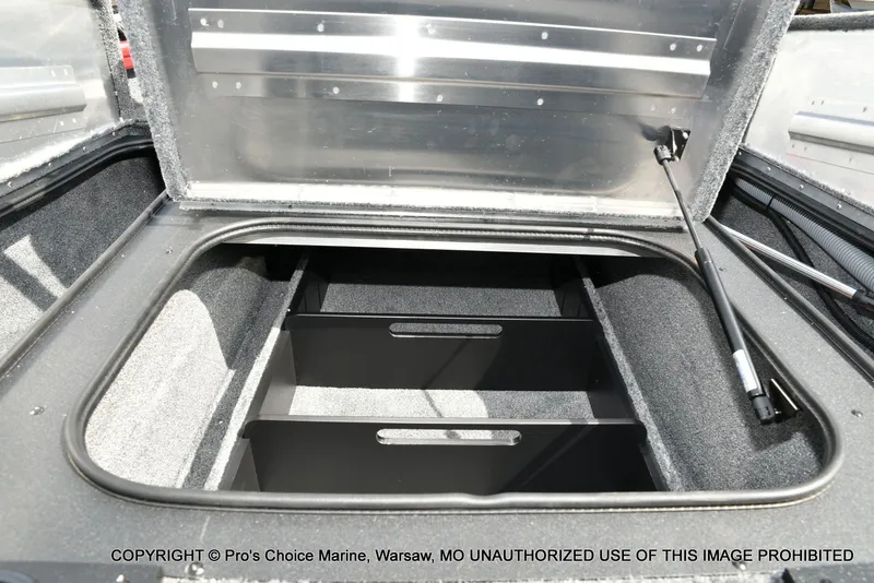 Slide: The Image of Tracker Pro Team 175 2026 - 50