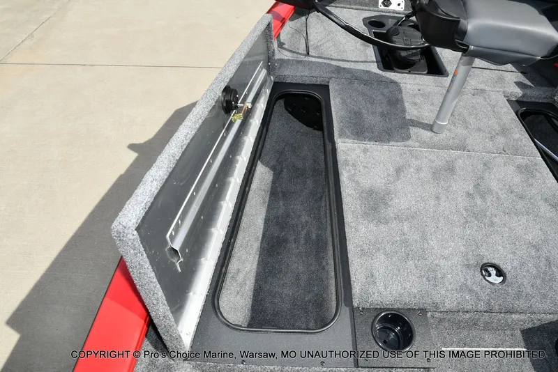 Slide: The Image of Tracker Pro Team 175 2026 - 52