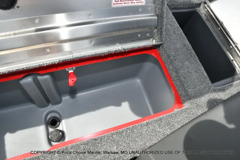 Slide: The Image of Tracker Pro Team 175 2026 - 57