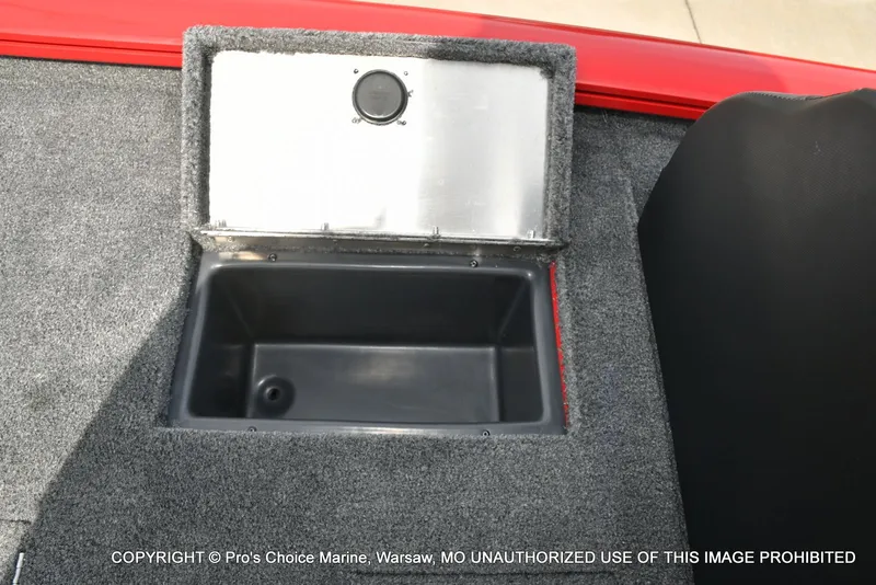 Slide: The Image of Tracker Pro Team 175 2026 - 59