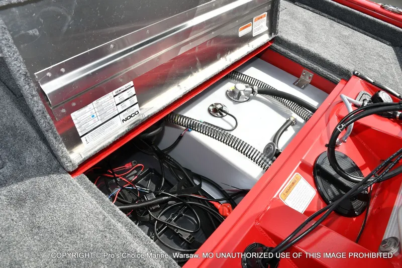 Slide: The Image of Tracker Pro Team 175 2026 - 60